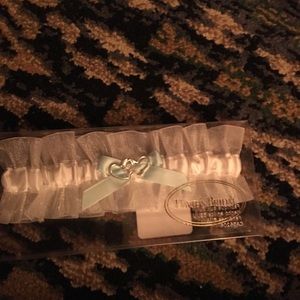 NWT David’s Bridal white garter